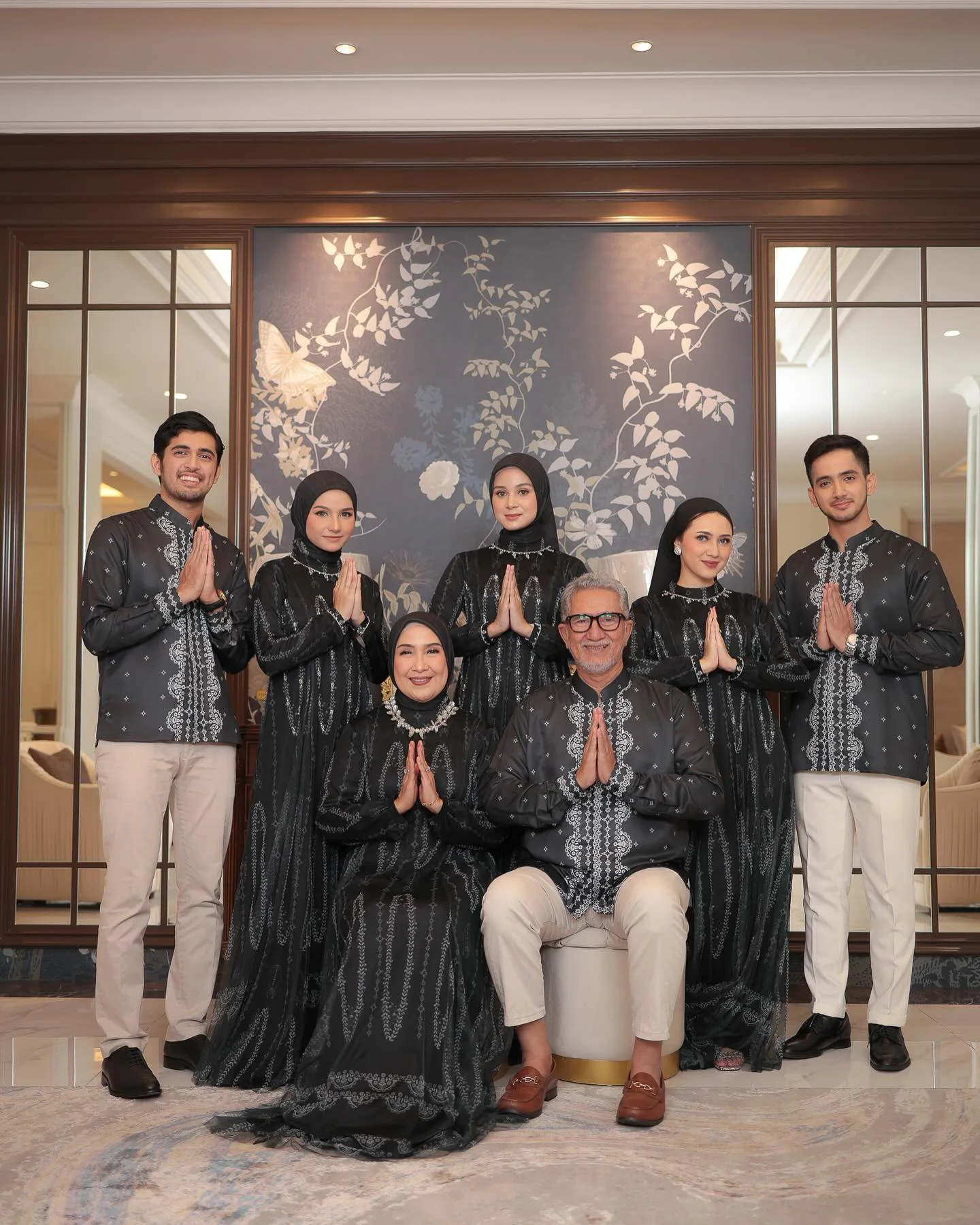 Kamila Signature - Black