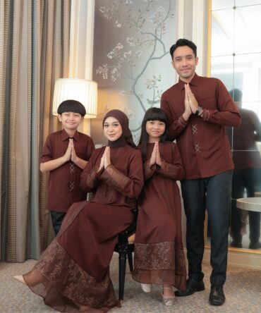 Naira Set Family Mahogany